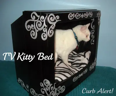 Kitty Bed {Repurposed Retro TV}