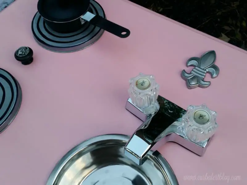 Kitchen top, painted pink